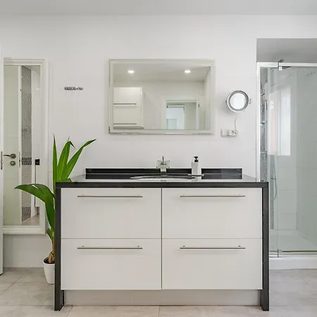 Luxurious Hillside With Private Pool - Sea & Mountain Views *