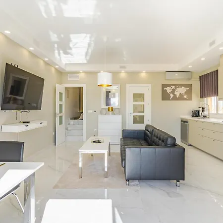 Villa Private Luxurious Hillside With Pool & Sea Views For 8 To 10 Ppl Fuengirola