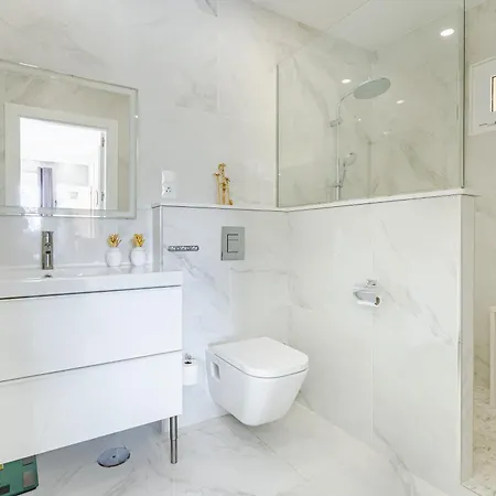 Villa Luxurious Hillside With Private Pool - Sea & Mountain Views *