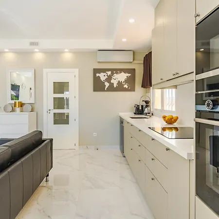 Luxurious Hillside With Private Pool - Sea & Mountain Views *