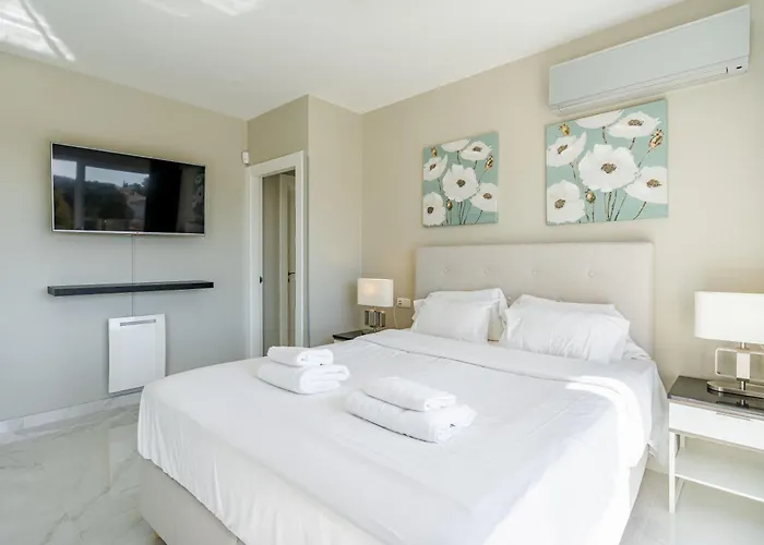 Luxurious Hillside With Private Pool - Sea & Mountain Views * Fuengirola