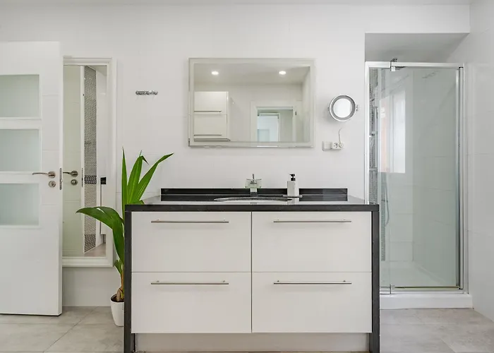 Luxurious Hillside With Private Pool - Sea & Mountain Views *