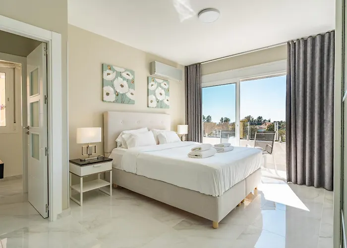 Luxurious Hillside With Private Pool - Sea & Mountain Views Willa