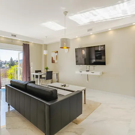 Luxurious Hillside With Private Pool - Sea & Mountain Views فيلة