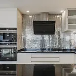 Luxurious Hillside With Private Pool - Sea & Mountain Views Фуенхірола
